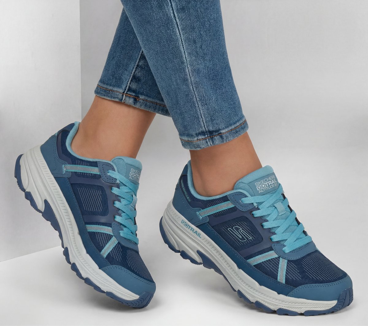 Skechers Everyday | GO RUN Trail Altitude 2.0 - Red Rock